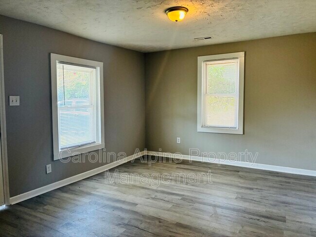 Foto del edificio - 1518 Hollyleaf Ave