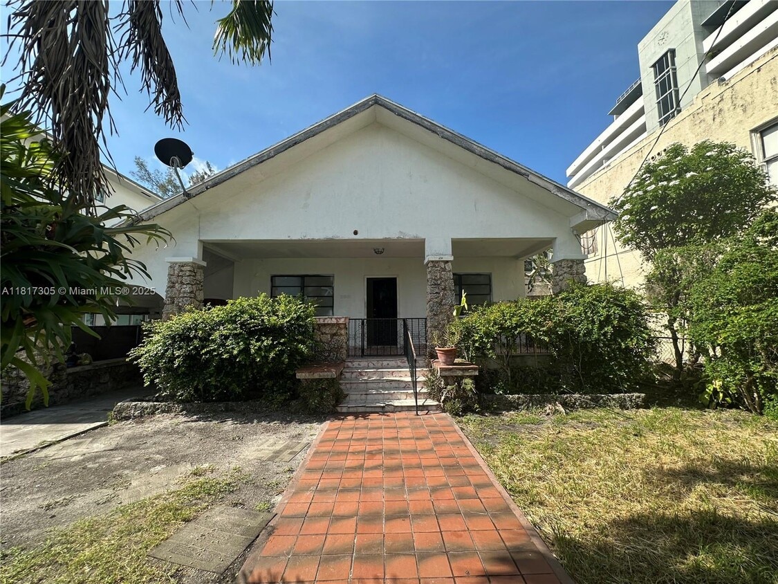 Foto principal - 566 NW 1st St