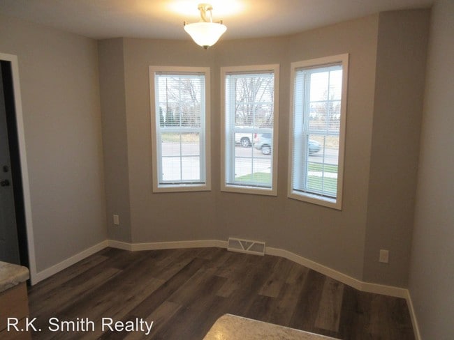 Building Photo - 4620-4622 Woodgate Dr