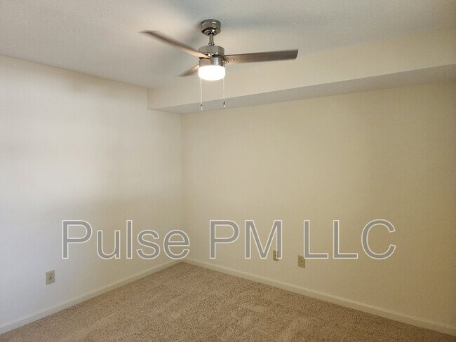 Building Photo - 135 Dale Hollow Dr