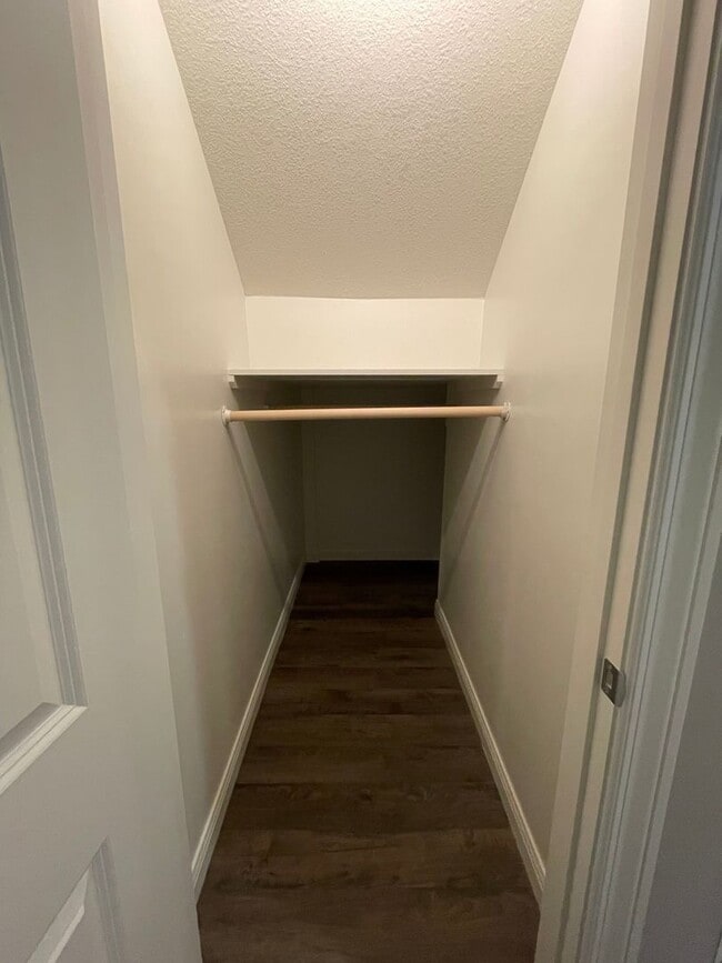 Foto del edificio - Custom Built 3 bed 2.5 bath Home Nestled A...