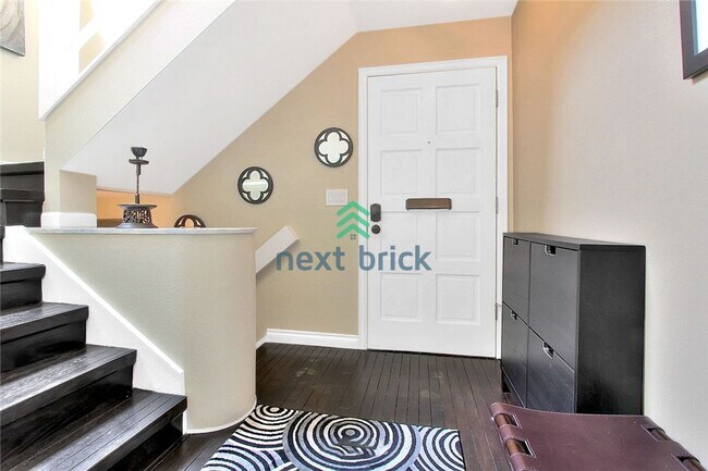 Foto del edificio - 3 Bed 2 Bath Cherry Hill Townhome