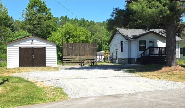 Building Photo - 1945 Bradley Creek Rd