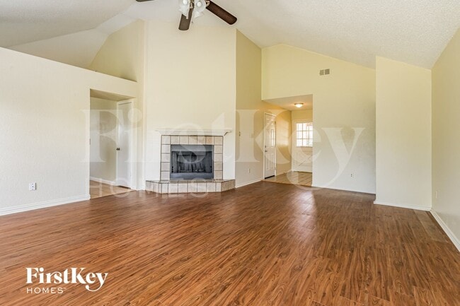 Foto del edificio - 3305 Country Creek Ln