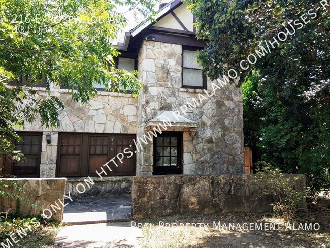 Building Photo - Beautiful 2 bedroom upstairs apartment in ...