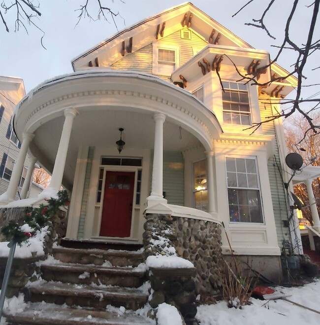 Building Photo - 3 Broadway