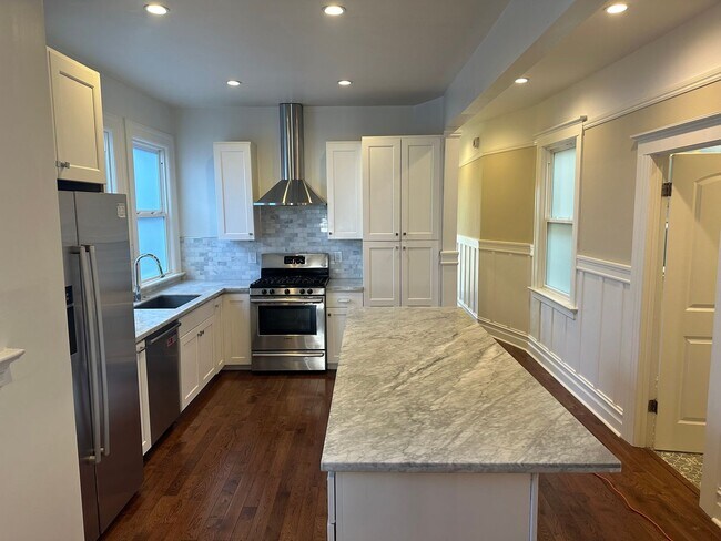 Foto del edificio - 817-821 Oak Street (7057r)