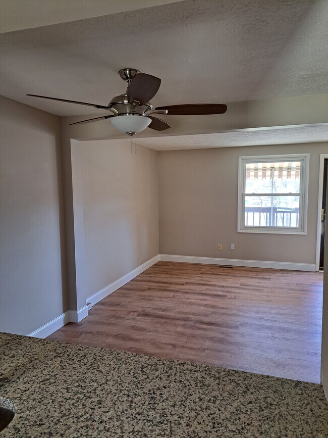 Foto del edificio - 284 Scott Ln