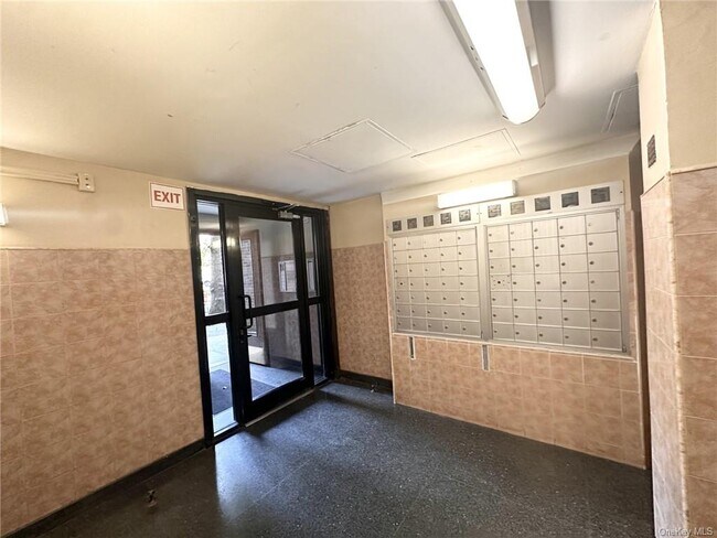 Building Photo - 1579 Metropolitan Ave