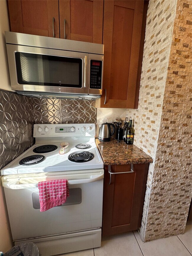 Foto del edificio - 111 Briny Ave