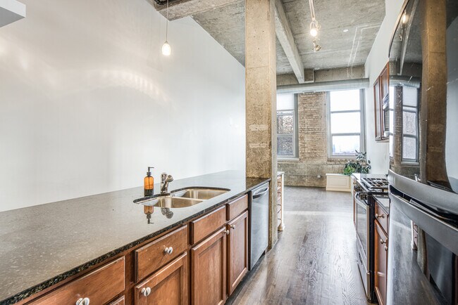 Building Photo - 1735 N Paulina St