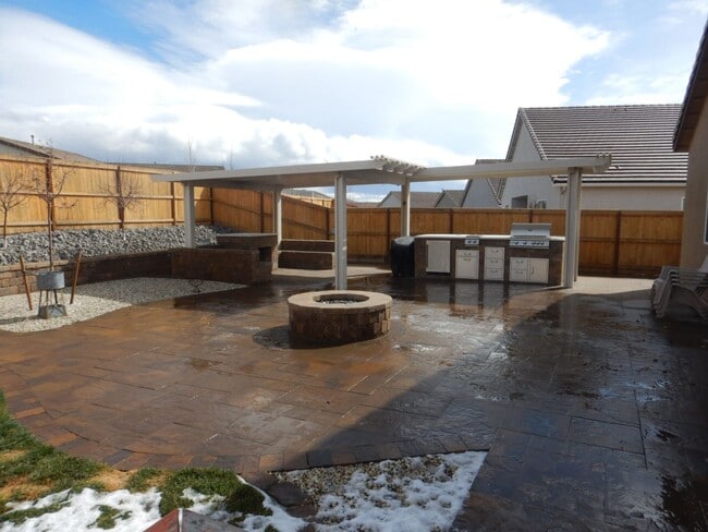 Building Photo - Great Entertaining Home in Verdi!!!