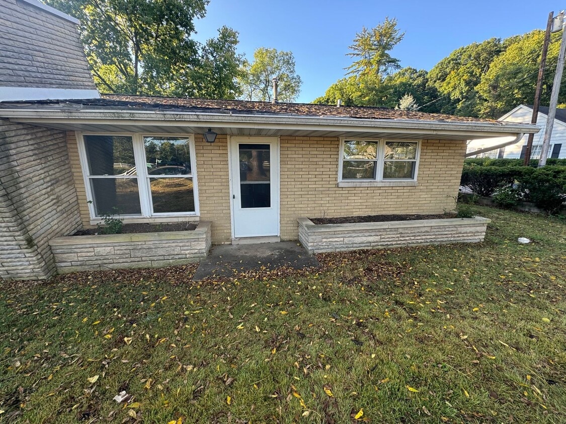 Primary Photo - 2 bedroom Duplex