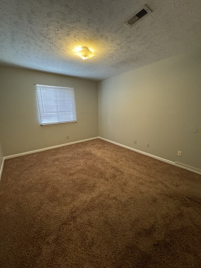 Building Photo - 909 Applewood Ln