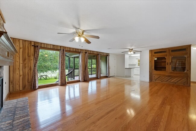 Building Photo - 11104 Quinlan North Lake Dr