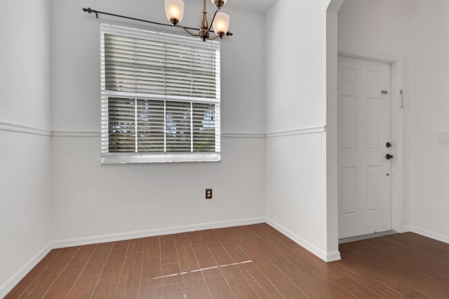 Foto del edificio - 14130 Winchester Ct