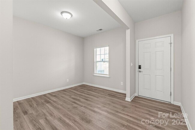 Foto del edificio - 5613 Amelia Ln