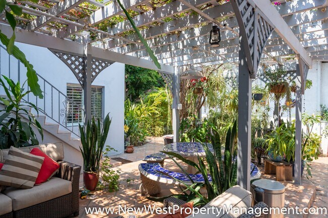 Foto del edificio - Charming Golden Hill 1-Bedroom, Available Now!