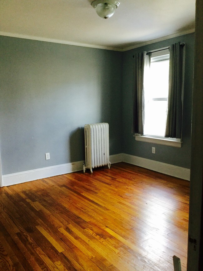 Bedroom 2 - 131 Monroe St