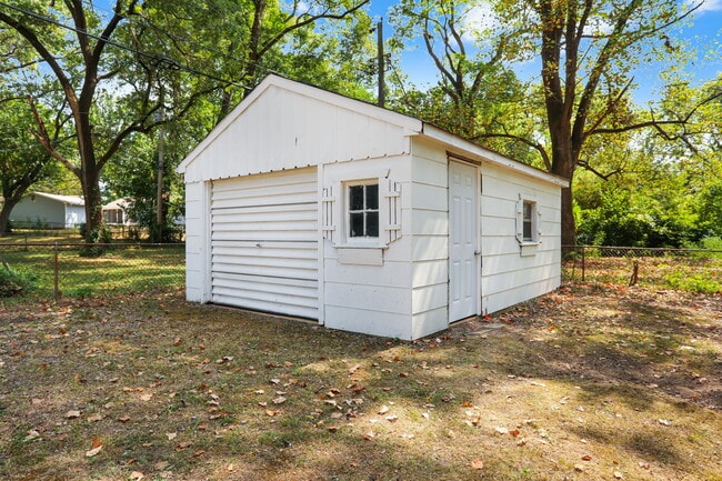 Building Photo - 1050 Ozment Dr