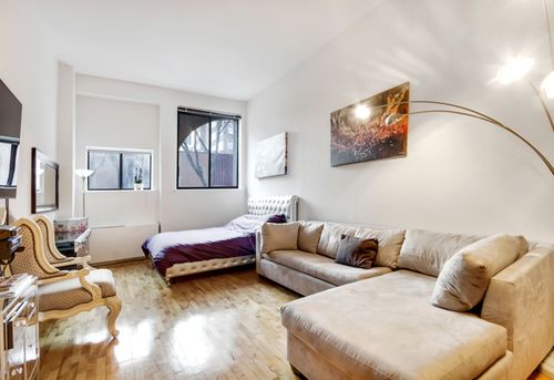 Building Photo - 420 E 65th St