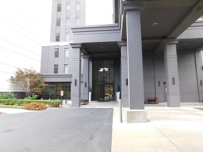 Foto del edificio - 717 Riverside Dr