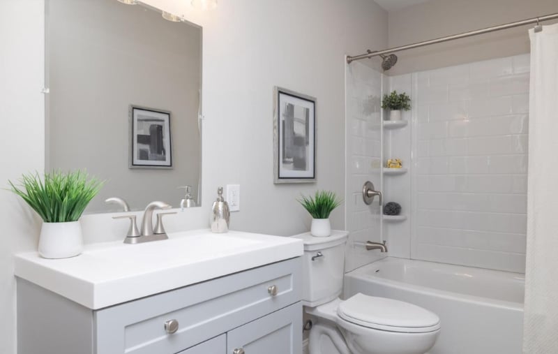 Building Photo - 209 W Edgewater Way