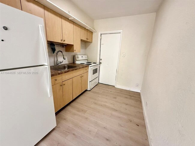 Foto del edificio - 715 SW 10th St