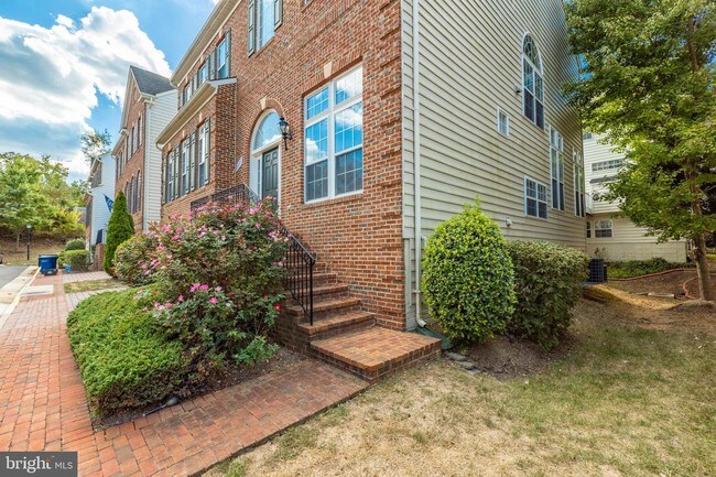 Building Photo - 9136 Lake Parcel Dr