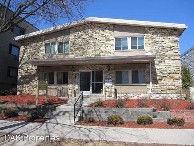 Primary Photo - 1112 E Knapp St