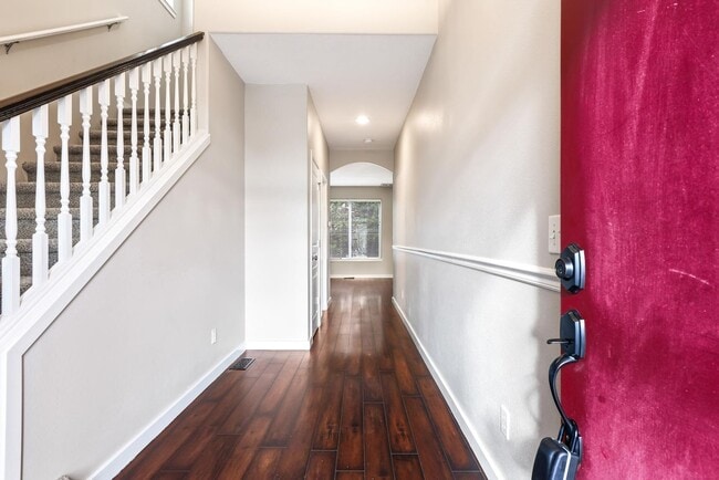 Building Photo - LIKE NEW! Remodeled Beaverton Home Close t...