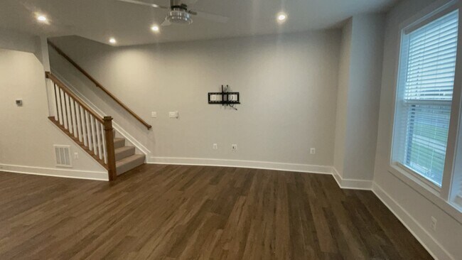 Foto del edificio - 2749 St Elias Dr