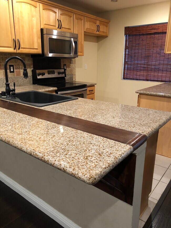 Building Photo - 202 Pineview