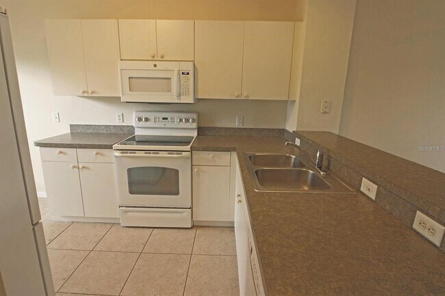 Building Photo - 2080 Willow Hammock Cir
