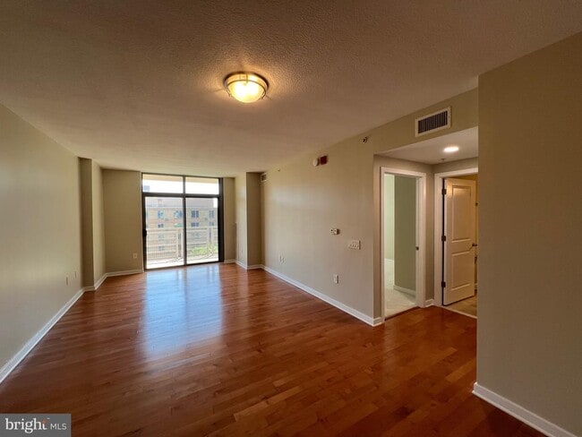 Building Photo - 475 K St NW