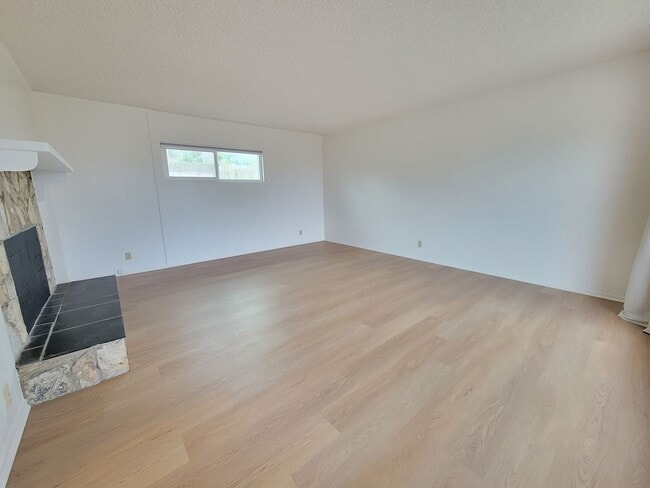 Building Photo - Lower South Shores SFR | 2Bed/2Bath | Swim...