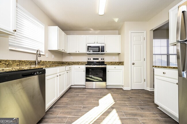 Foto del edificio - 6600 Browns Mill Ferry Dr