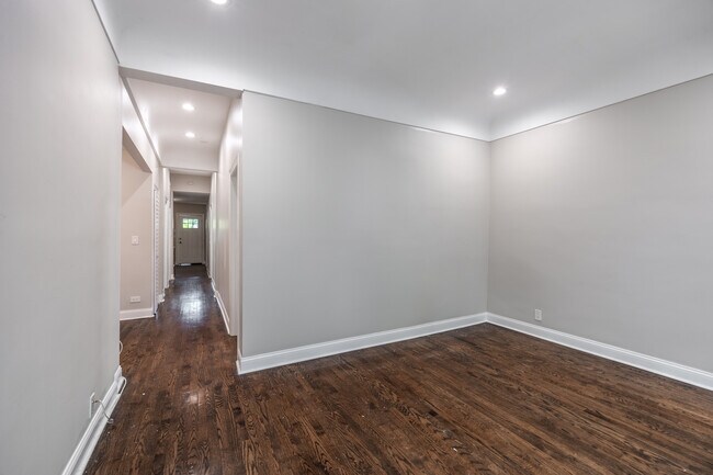 Foto del edificio - 4849 N Seeley Ave