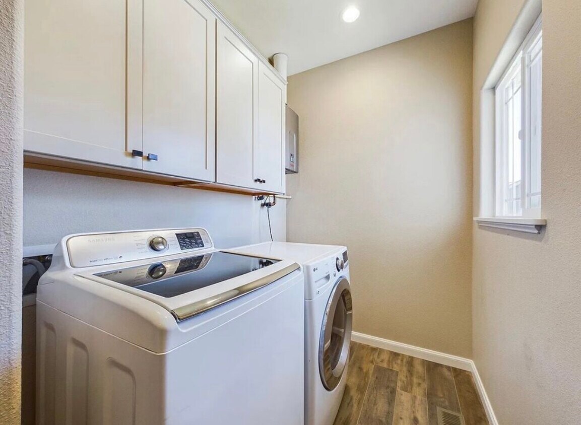 Foto del edificio - 20 Blue Spruce Dr