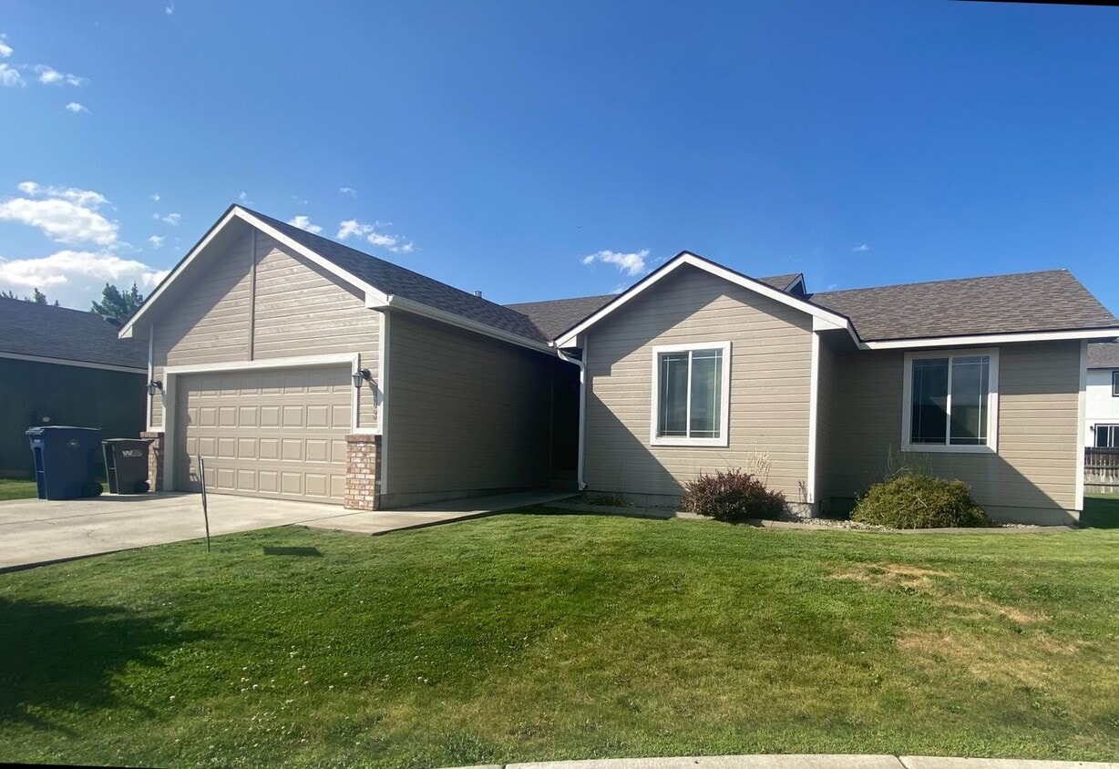 Primary Photo - 3 Bedroom Home on Cul-De-Sac for Rent!