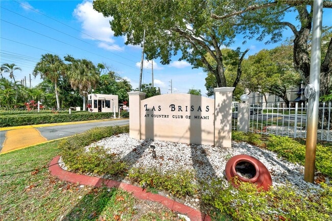 Foto del edificio - 7125 NW 186th St