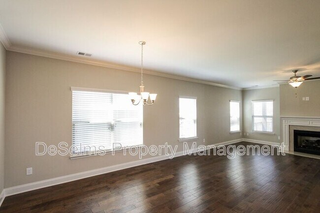 Foto del edificio - 75 Molly Bright Ln