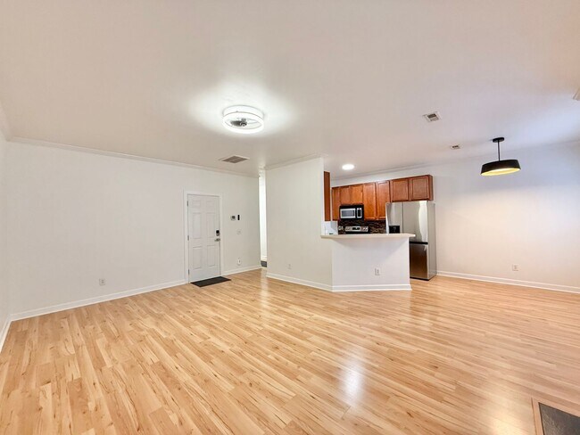 Foto del edificio - Modern 3BD, 2.5BA End Unit Raleigh Townhome with HOA Amenities Near I-540 & Triangle Town Center