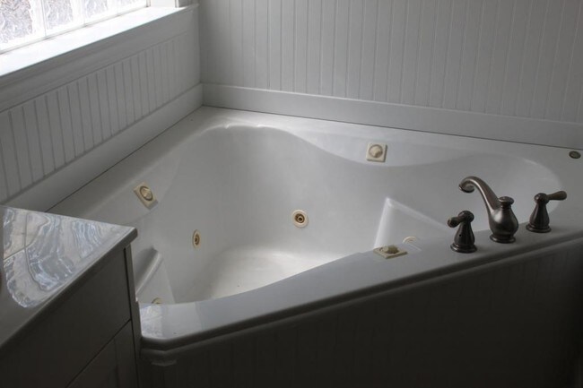 Building Photo - 1626 Edgewood Drive