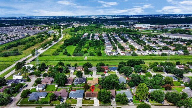 Foto del edificio - 4015 Lufborough Dr