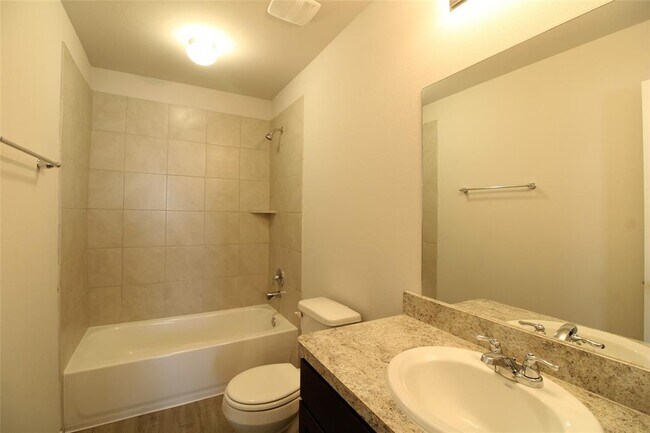 Building Photo - 2129 Middle Rdg Dr