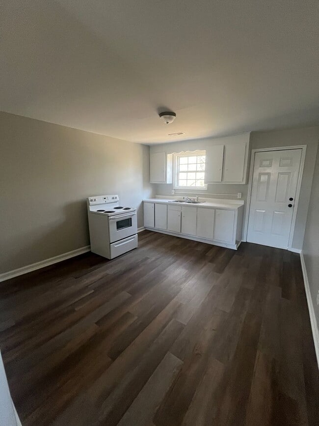 Building Photo - 731 S Ma