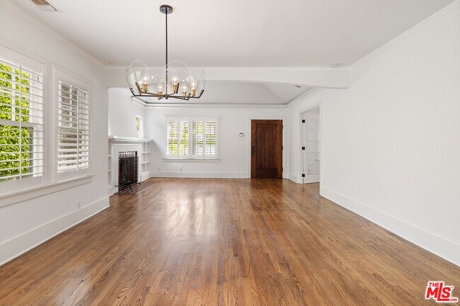 Foto del edificio - 521 Westbourne Dr