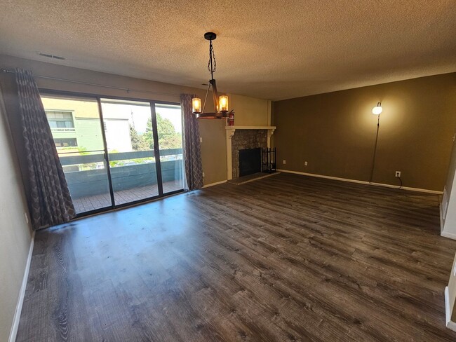 Building Photo - Charming 2-Bedroom Condo in Rockrimmon – C...