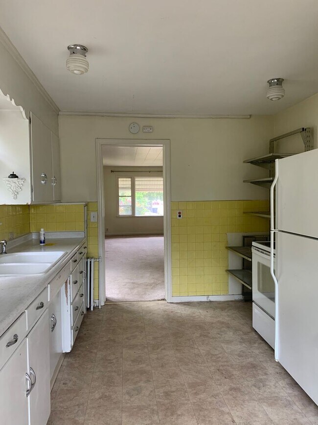 114 9th St S Unit 114 9th St S, Fargo, ND 58103 Room for Rent in